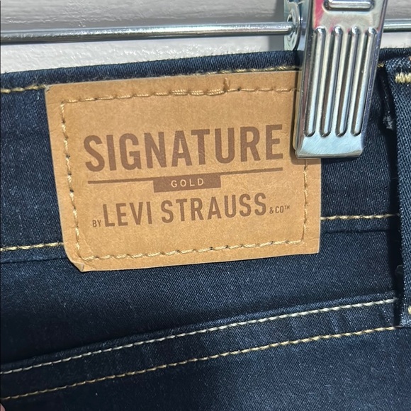 Levi StraussWomen's Dark Blue Jeans - Picture 5 of 7